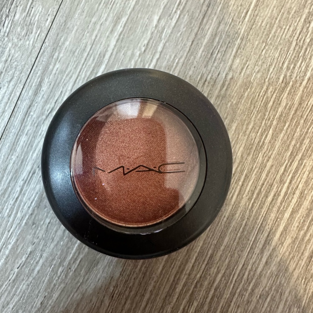 MAC Cosmetics Eyeshadow in Rich Brown